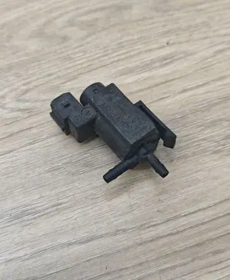 Volvo XC90 Turbo solenoid valve 30611668