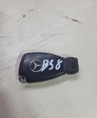 Mercedes-Benz Vito Viano W639 Ignition key/card 