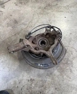 Nissan Leaf I (ZE0) Front wheel hub spindle knuckle