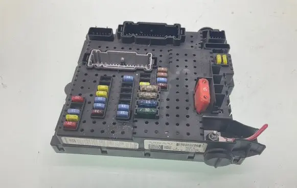 Volvo XC90 Fuse module 8676391 12217799 04W223