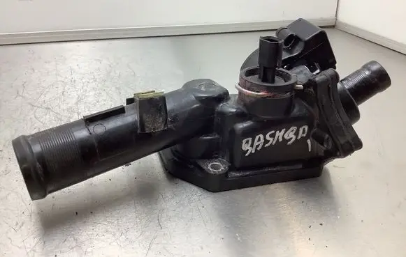 Nissan Qashqai Thermostat/thermostat housing PA66GF30