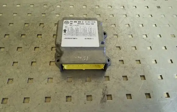 Volkswagen Touran I Airbag control unit/module 1T0909605D