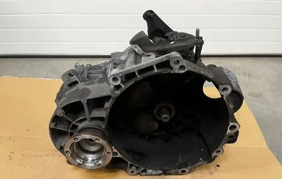 Volkswagen PASSAT B7 Manual 6 speed gearbox NFU