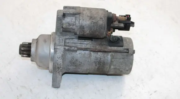 Volkswagen Golf V Starter motor 02M911023N