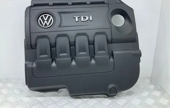 Volkswagen PASSAT B8 Engine cover (trim) 04L103925Q