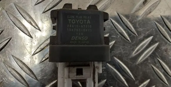 Toyota Avensis T250 Glow plug pre-heat relay 2861067010 1567000671