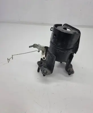 Toyota RAV 4 (XA50) Engine mount bracket JX310220
