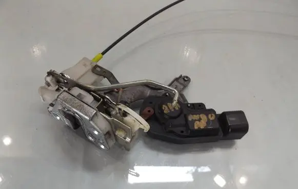 Toyota Aygo AB10 Front door lock 