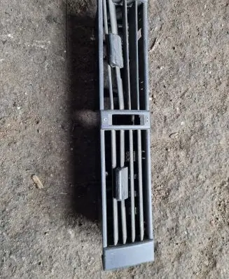 Mercedes-Benz E W124 Quarter panel pressure vent 