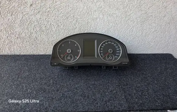 Volkswagen Golf Plus Speedometer (instrument cluster) 5M0920870E
