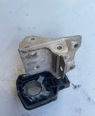 BMW 5 F10 F11 Radiator mount bracket 7186513 7207151 7211161