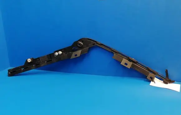 Land Rover Discovery 5 Rear door windshield rail HY32255A63AF