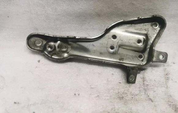 Mercedes-Benz B W246 W242 Engine mounting bracket A6510901041