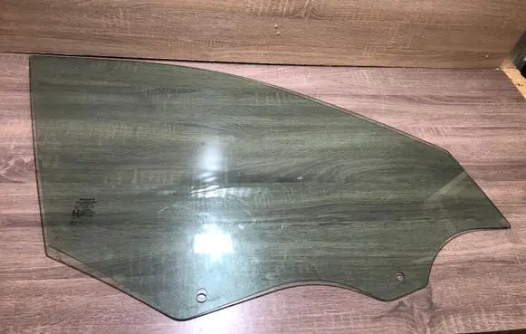 Volvo XC90 Front door window glass four-door