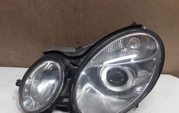 Mercedes-Benz E W211 Headlight/headlamp 15436100 15435900