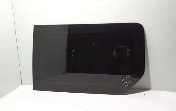 Opel Vivaro Rear side window 833411202R
