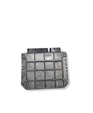 Toyota Avensis T270 Engine control unit/module 8966105E21