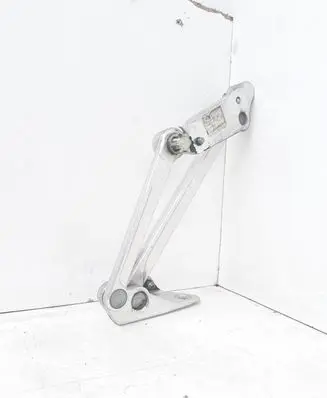 Tailgate/trunk/boot hinge