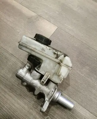 Master brake cylinder