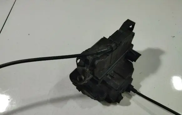 Renault Megane III Front door lock 