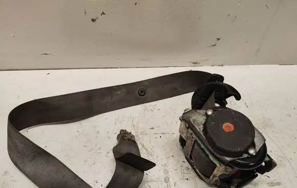 Volkswagen PASSAT B5 Front seatbelt 3B1857705A 56026910 031296