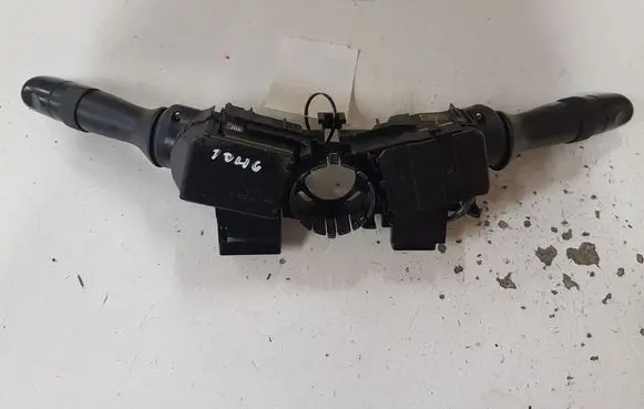 Toyota Avensis T270 Wiper turn signal indicator stalk/switch 173832 17F144