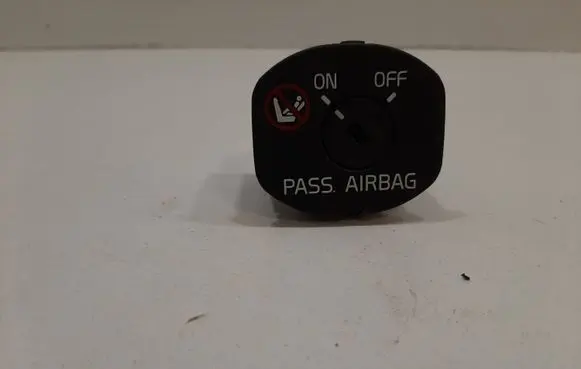 Passenger airbag on/off switch