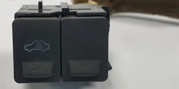 Volvo V50 Alarm switch 30740285
