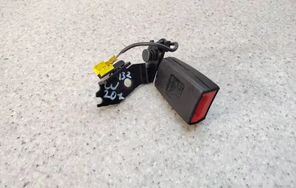 Mercedes-Benz E A207 Rear seatbelt buckle A2048601069