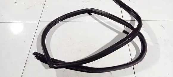 Suzuki Grand Vitara II Rubber seal rear door 