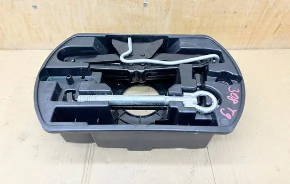Peugeot 308 Tool set 9805820580