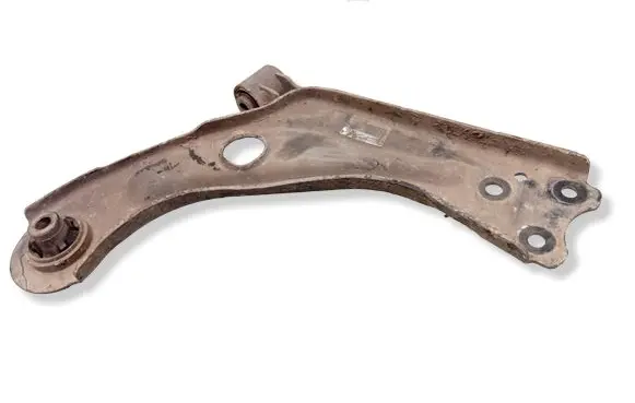 Peugeot 308 Front lower control arm/wishbone 