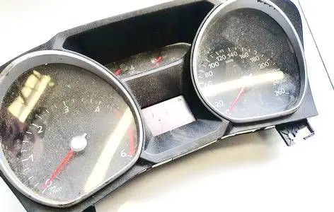 Speedometer (instrument cluster)