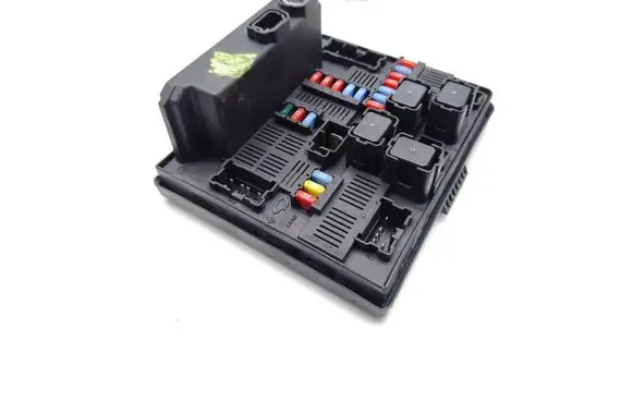 Renault Koleos I Fuse module 284B7-JY00A 519222434