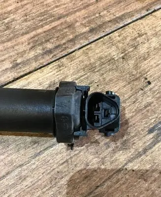 BMW X6 E71 High voltage ignition coil 8647689 0221504470