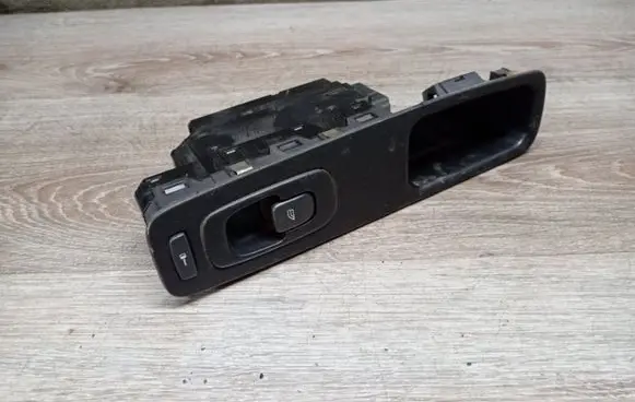 Volvo S80 Electric window control switch 8682837