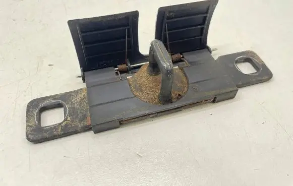 Audi A3 S3 8L Loading door lock loop/hook striker 8L0827085