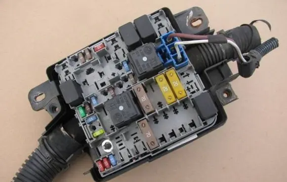 Fiat Punto Evo Fuse box set 13687865