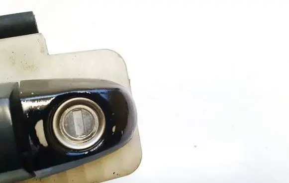 Hyundai i30 Front door lock (next to the handle) 