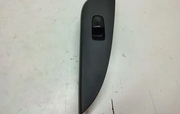 Nissan Pulsar Electric window control switch 829613ZOA