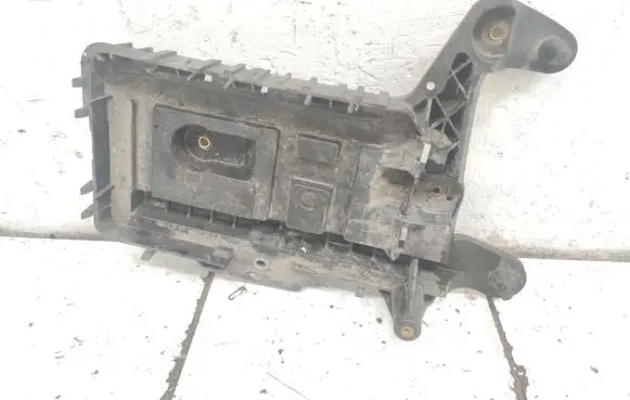 Skoda Octavia Mk2 (1Z) Battery tray 1K0915333H
