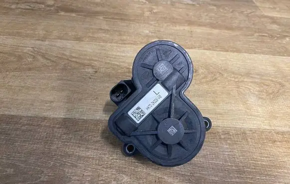Jaguar F-Pace Rear brake caliper HK722K328AB 7786907