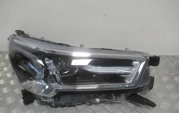 Toyota Hilux VIII Headlight/headlamp 81110-0KP41 923363040A 811100KP41