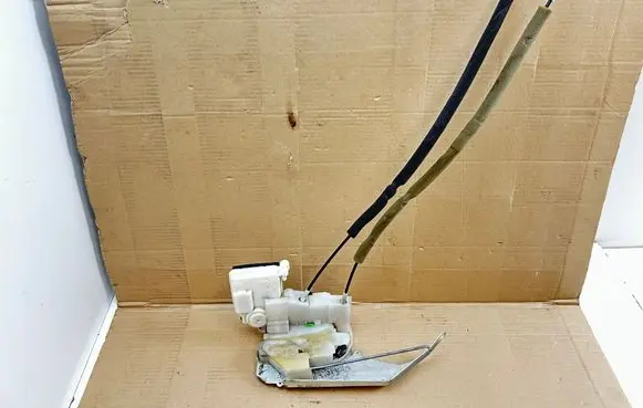 Mazda CX-9 Front door lock Y18TL2