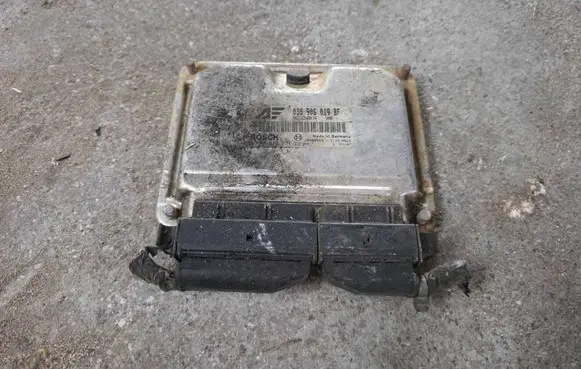 Volkswagen Sharan Engine control unit/module 038906019BF