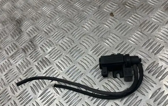 BMW 5 E60 E61 Turbo solenoid valve 70057900 7796634