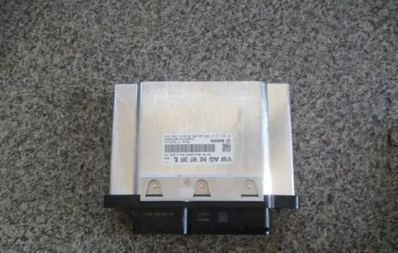 Volkswagen Golf VII Engine control unit/module 03L