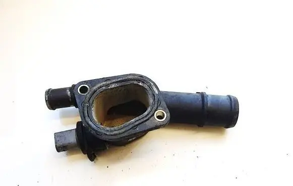 Volkswagen PASSAT B6 Engine coolant pipe/hose 038121132G