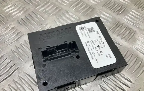Skoda Octavia Mk3 (5E) Keyless (KESSY) go control unit/module 5Q0959435A