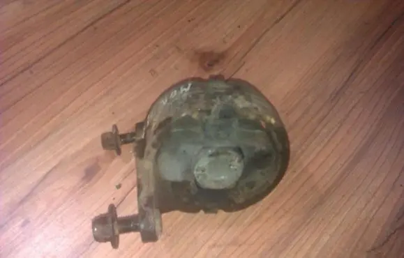 Ford Mondeo MK II Engine mount bracket 97bb6p081ad